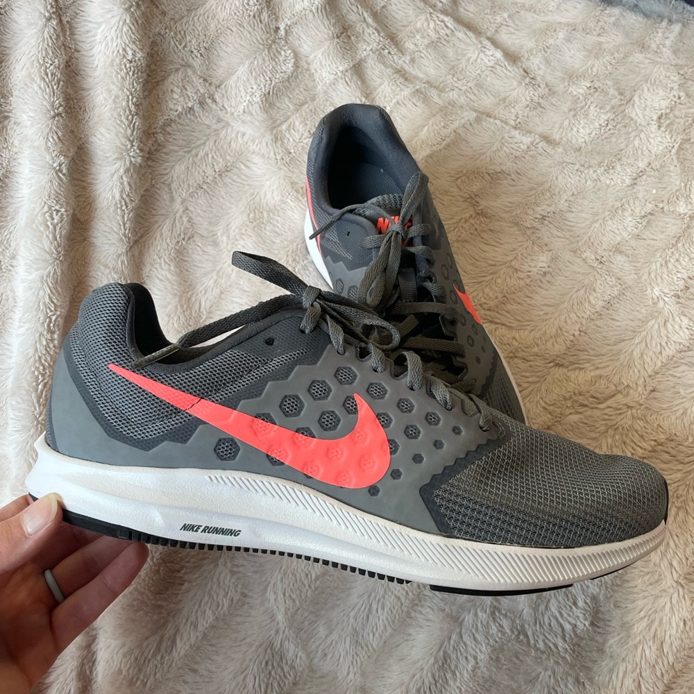 Nike Women’s Downshifter 7 Running Shoe - Picture 2 of 10